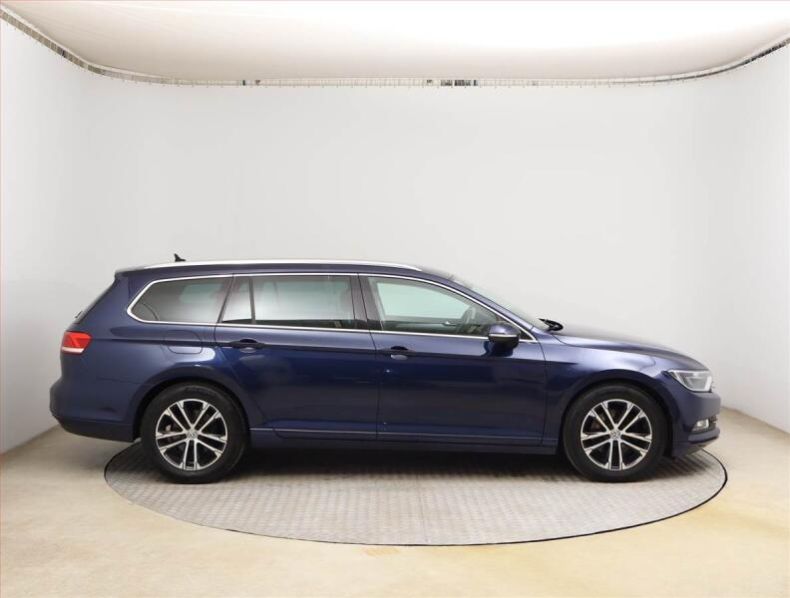 Volkswagen Passat - hlavní fotka