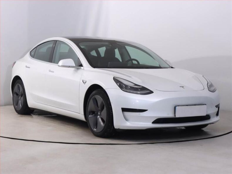 Tesla Model 3 - hlavní foto
