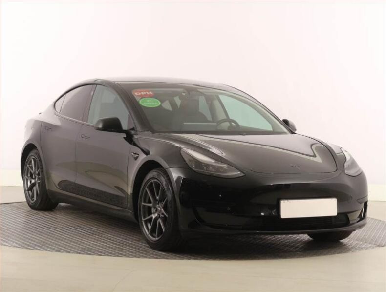 Tesla Model 3 - hlavní fotka inzerátu