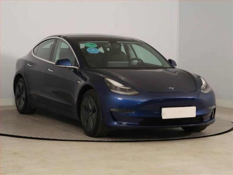 Tesla Model 3 - hlavní fotka inzerátu
