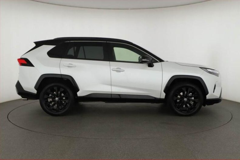 Toyota RAV 4 - hlavní fotka