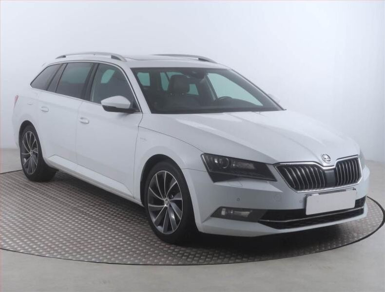 Škoda Superb - hlavní foto