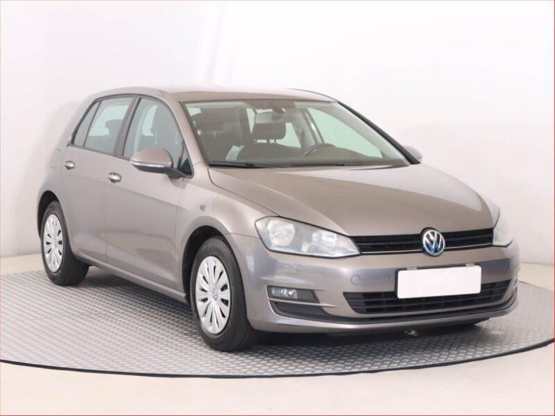 Volkswagen Golf - hlavní foto