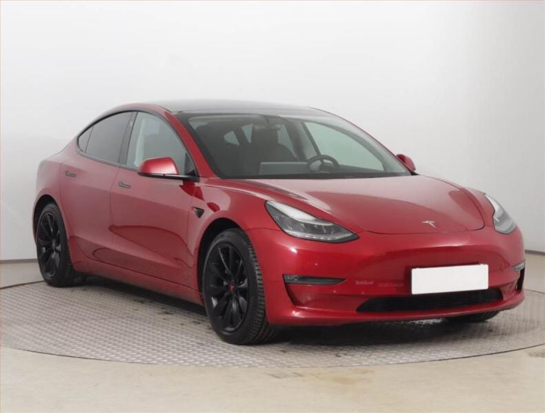 Tesla Model 3 - hlavní foto