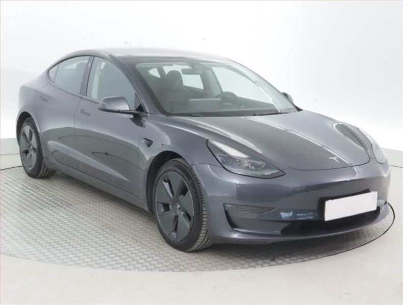 Tesla Model 3 - hlavní fotka inzerátu