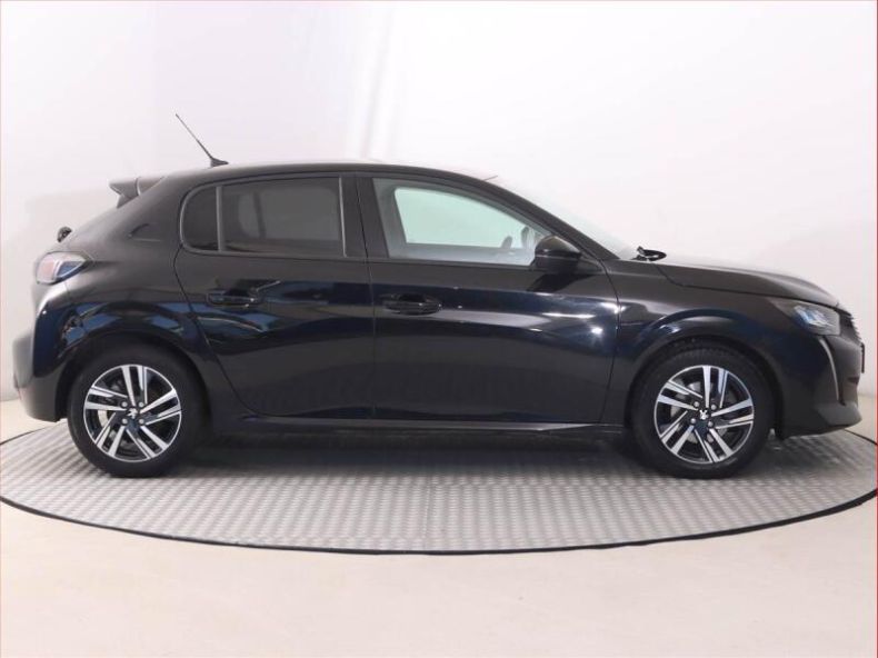Peugeot 208 - hlavní fotka