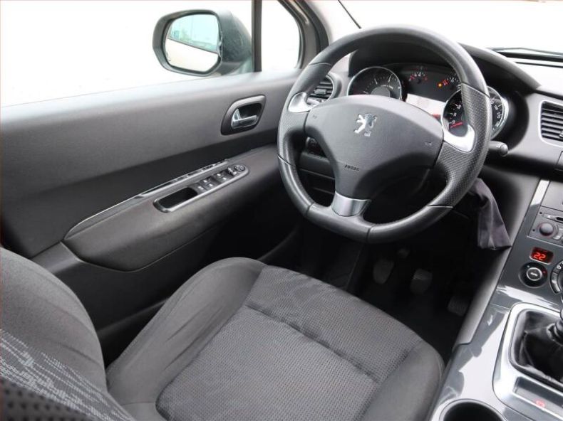 Peugeot 3008 - hlavní fotka