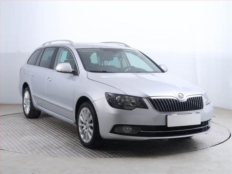 Škoda Superb - hlavní foto