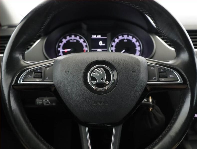 Škoda Octavia - hlavní fotka