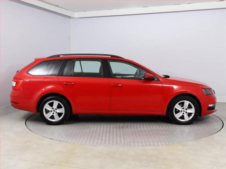 Škoda Octavia - hlavní fotka