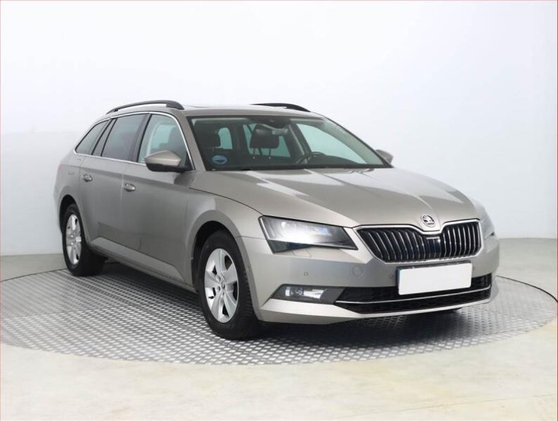 Škoda Superb - hlavní fotka