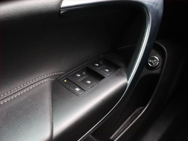 Opel Insignia - hlavní fotka