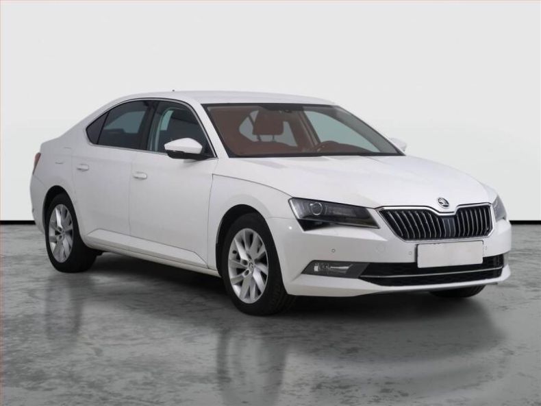 Škoda Superb - hlavní foto