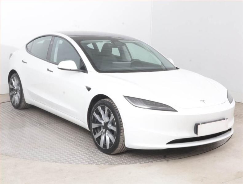 Tesla Model 3 - hlavní fotka