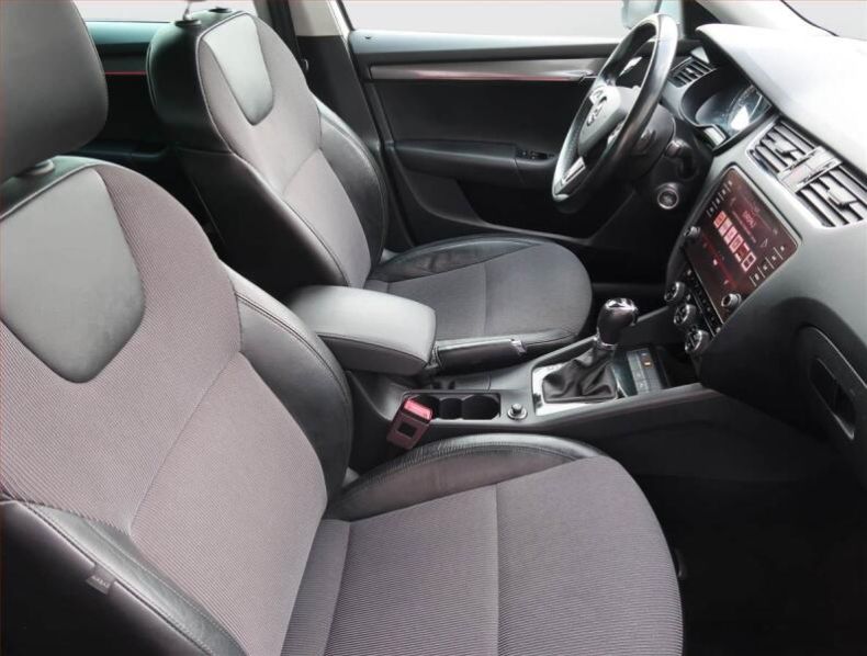 Škoda Octavia - hlavní fotka