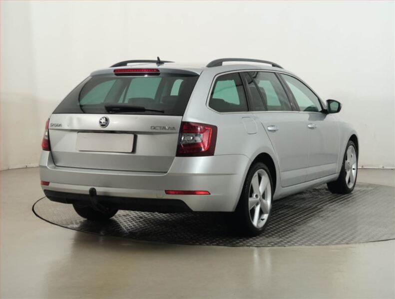 Škoda Octavia - hlavní fotka