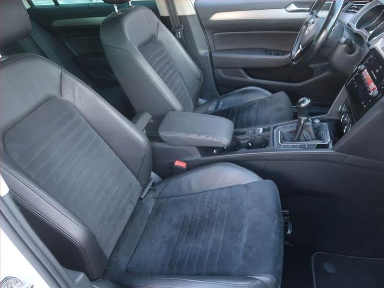 Volkswagen Passat - hlavní fotka