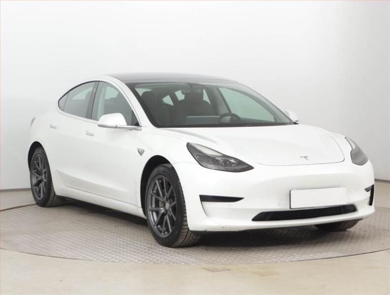 Tesla Model 3 - hlavní foto