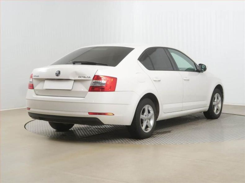 Škoda Octavia - hlavní fotka
