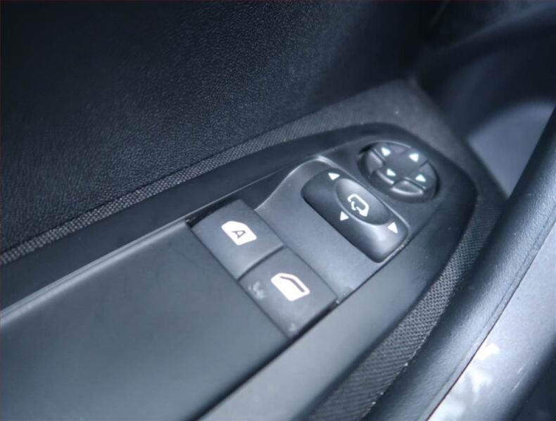 Peugeot 2008 - hlavní fotka