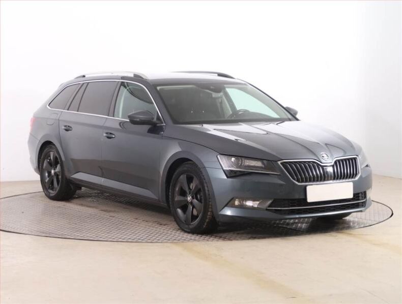 Škoda Superb - hlavní foto