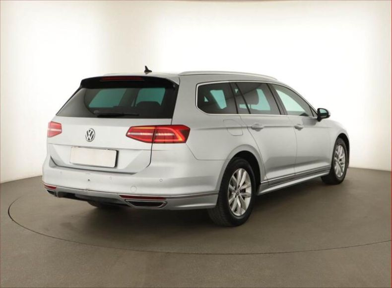 Volkswagen Passat - hlavní fotka