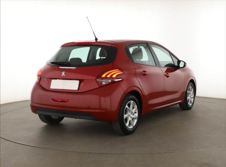 Peugeot 208 - hlavní fotka