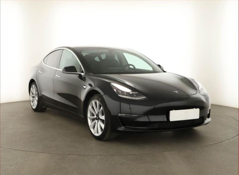 Tesla Model 3 - hlavní fotka inzerátu