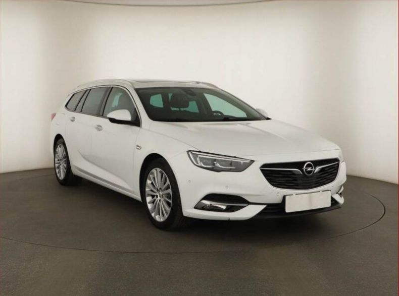 Opel Insignia - hlavní fotka