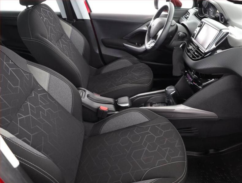 Peugeot 2008 - hlavní fotka