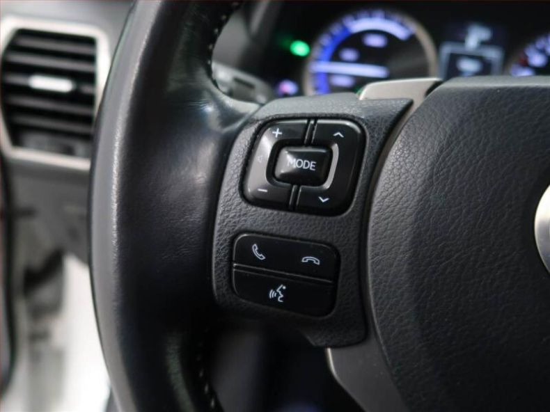 Lexus NX 300h - hlavní fotka