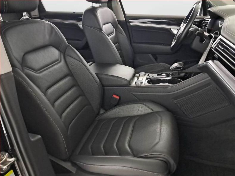 Volkswagen Touareg - hlavní fotka
