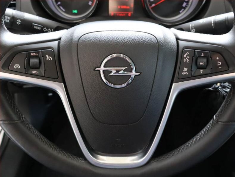 Opel Insignia - hlavní fotka
