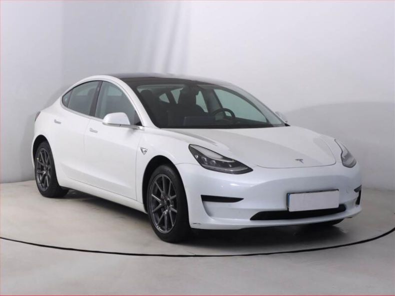 Tesla Model 3 - hlavní fotka