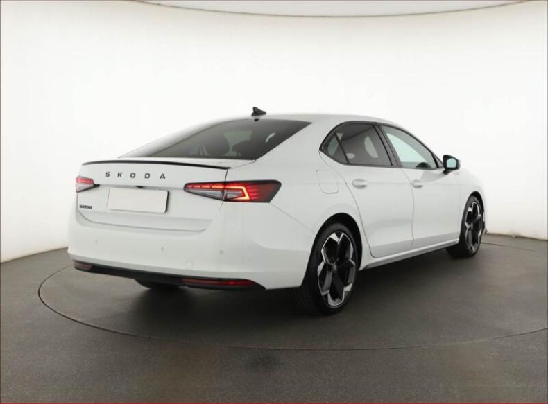 Škoda Superb - hlavní fotka