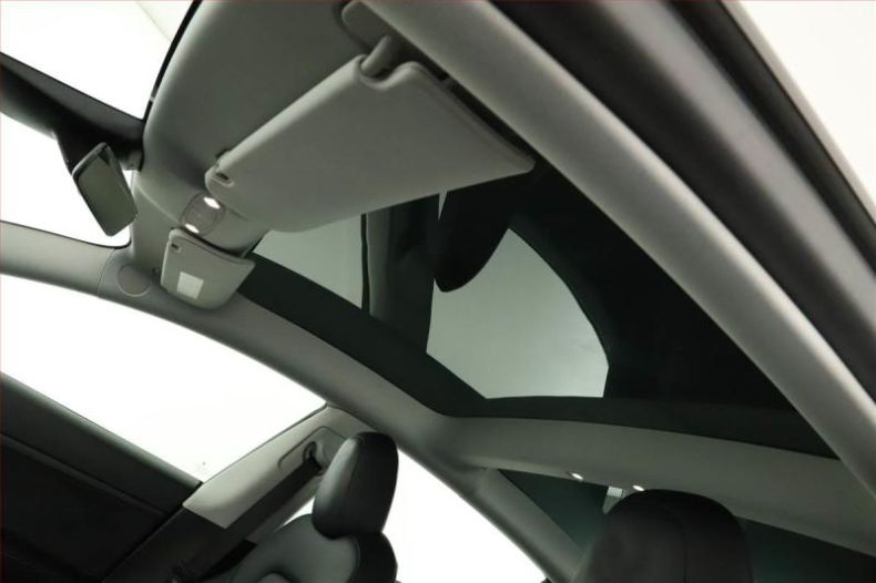 Tesla Model 3 - hlavní fotka