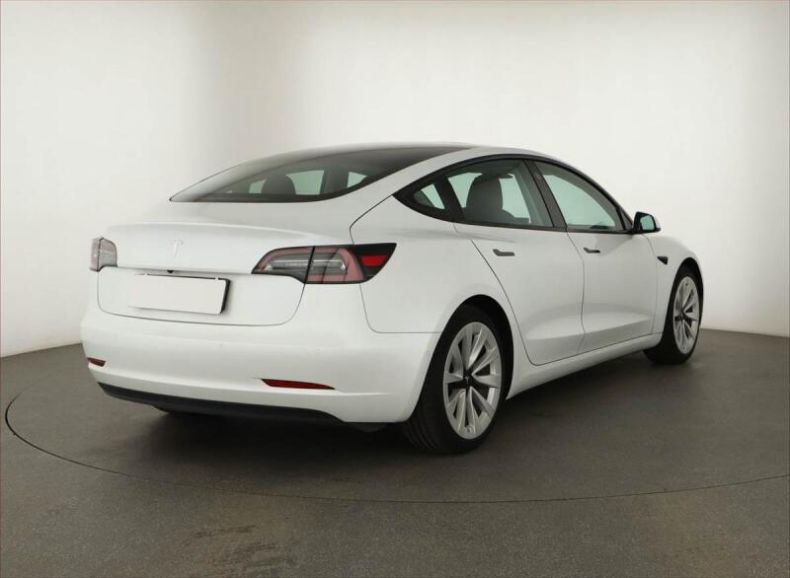 Tesla Model 3 - hlavní fotka