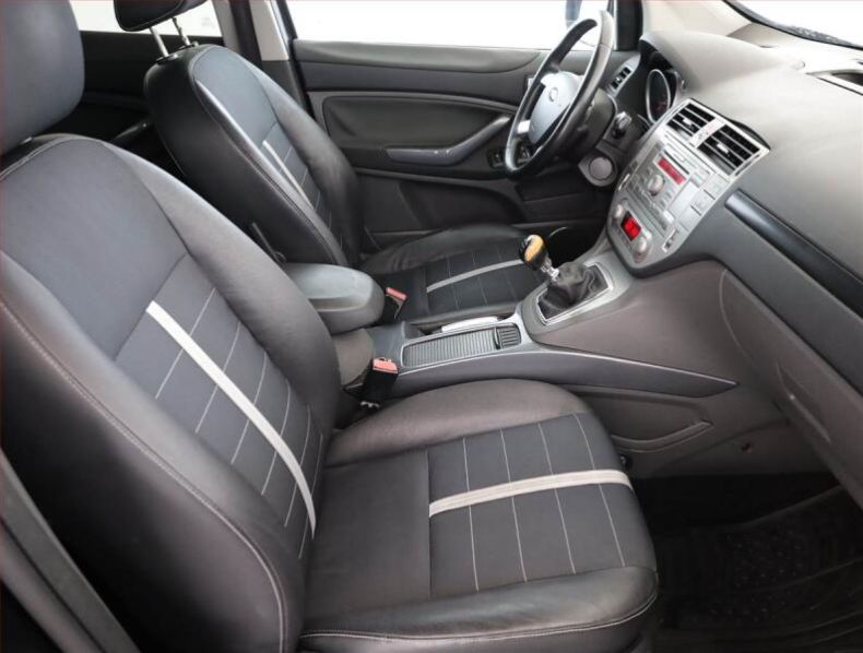 Ford Kuga - hlavní fotka