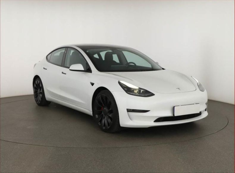 Tesla Model 3 - hlavní fotka