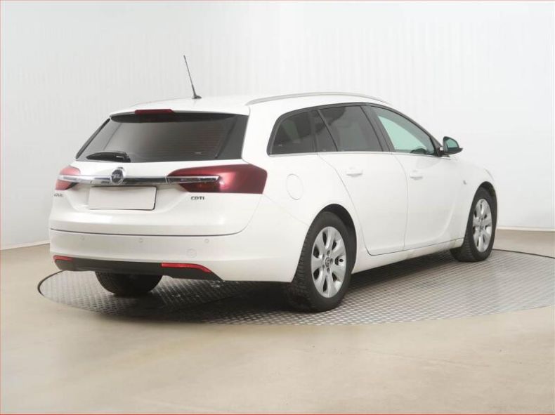 Opel Insignia - hlavní fotka