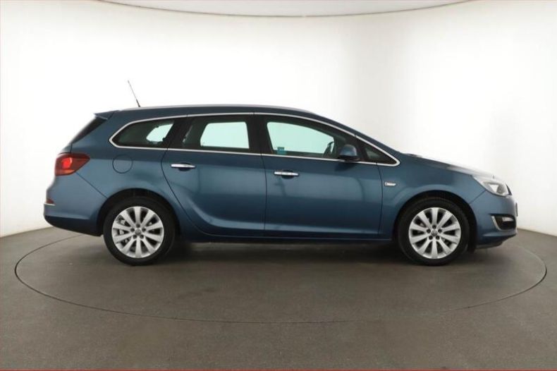 Opel Astra - hlavní fotka