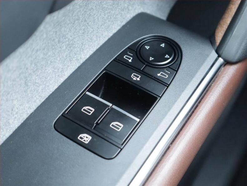 Mazda MX-30 - hlavní fotka