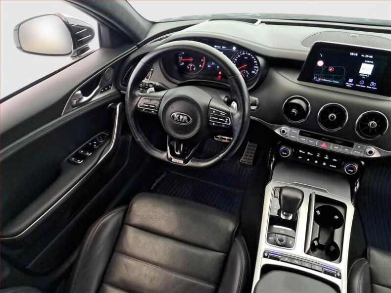 Kia Stinger - hlavní fotka