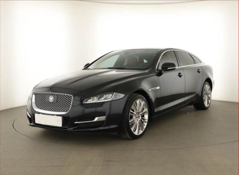 Jaguar XJ - hlavní fotka
