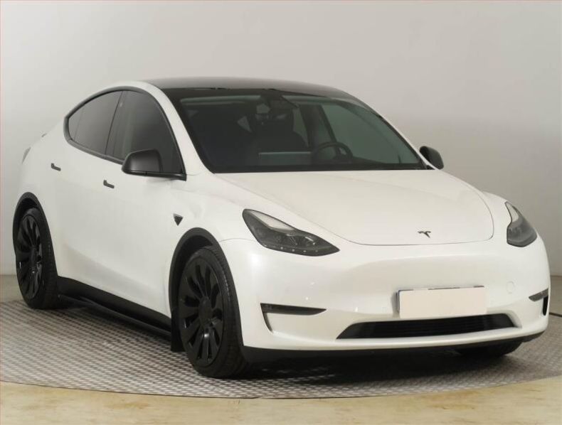 Tesla Model Y - hlavní fotka inzerátu