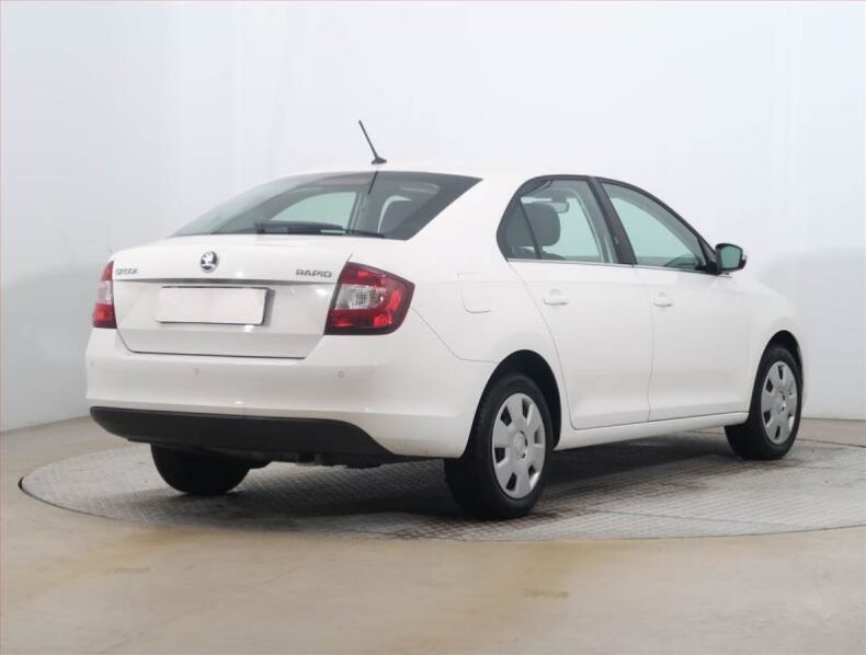Škoda Rapid - hlavní fotka