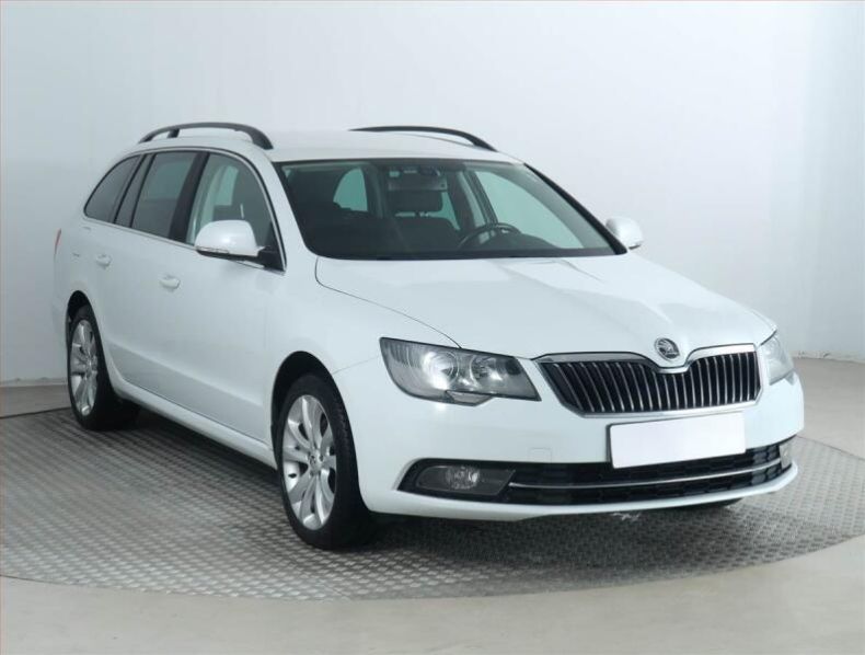 Škoda Superb - hlavní foto