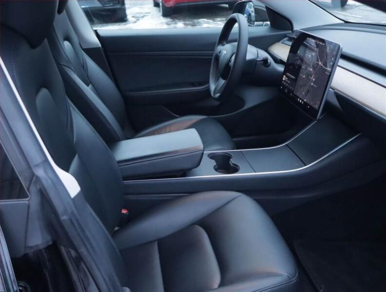 Tesla Model 3 - hlavní fotka