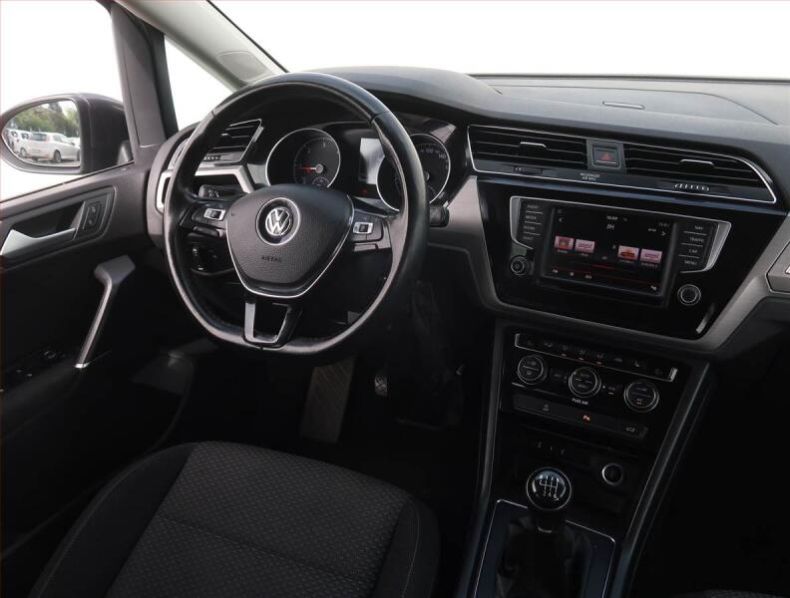 Volkswagen Touran - hlavní fotka