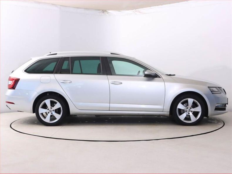 Škoda Octavia - hlavní fotka